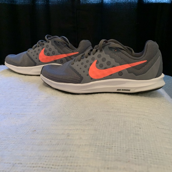 Women’s Nikes - Picture 2 of 2